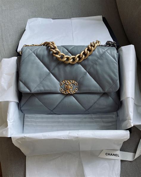 chanel 19 bag